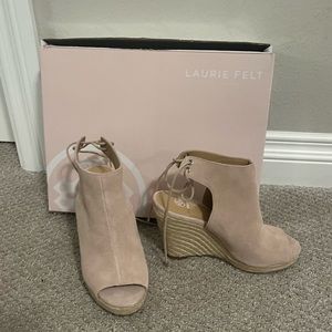 Laurie Felt Blush Suede Wedges NWT. Size 6